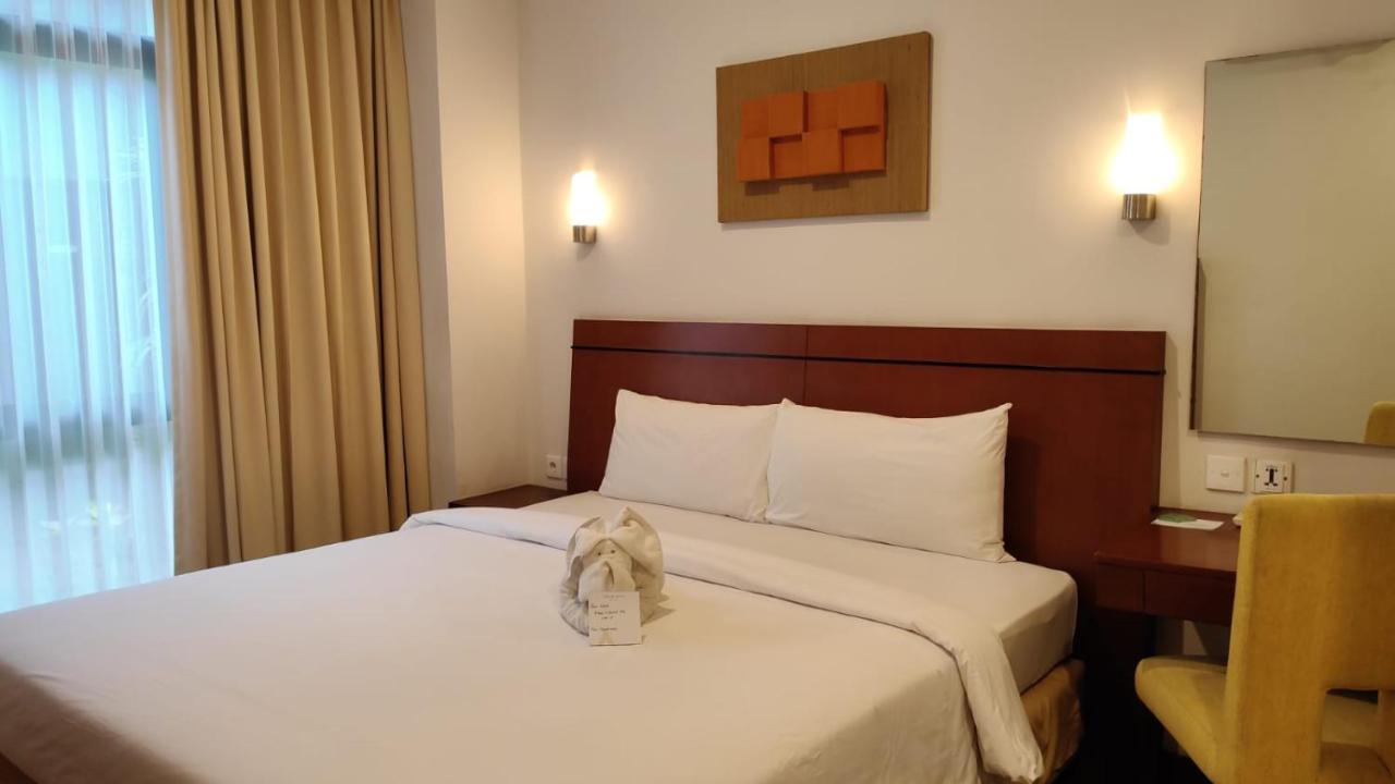 Grand Kuta Hotel And Residence Legian Exterior foto