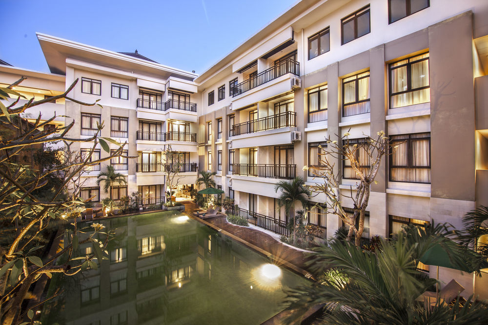 Grand Kuta Hotel And Residence Legian Exterior foto