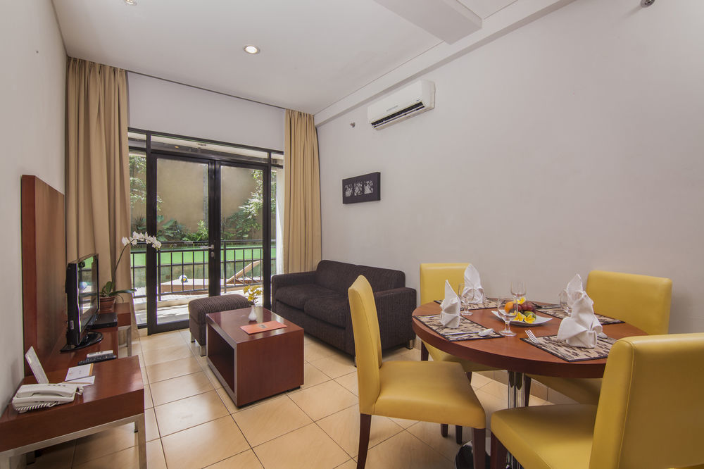 Grand Kuta Hotel And Residence Legian Exterior foto